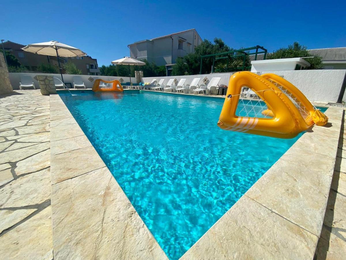 Apartments King - City Center Новаля Екстериор снимка
