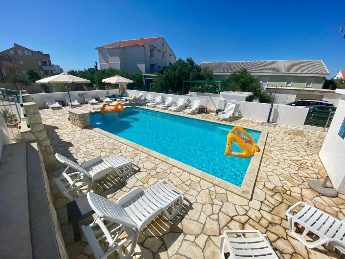 Apartments King - City Center Новаля Екстериор снимка