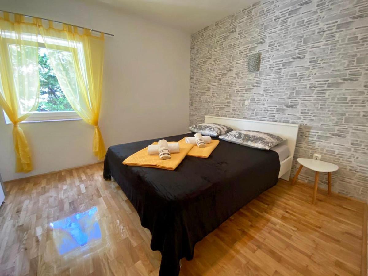 Apartments King - City Center Новаля Екстериор снимка