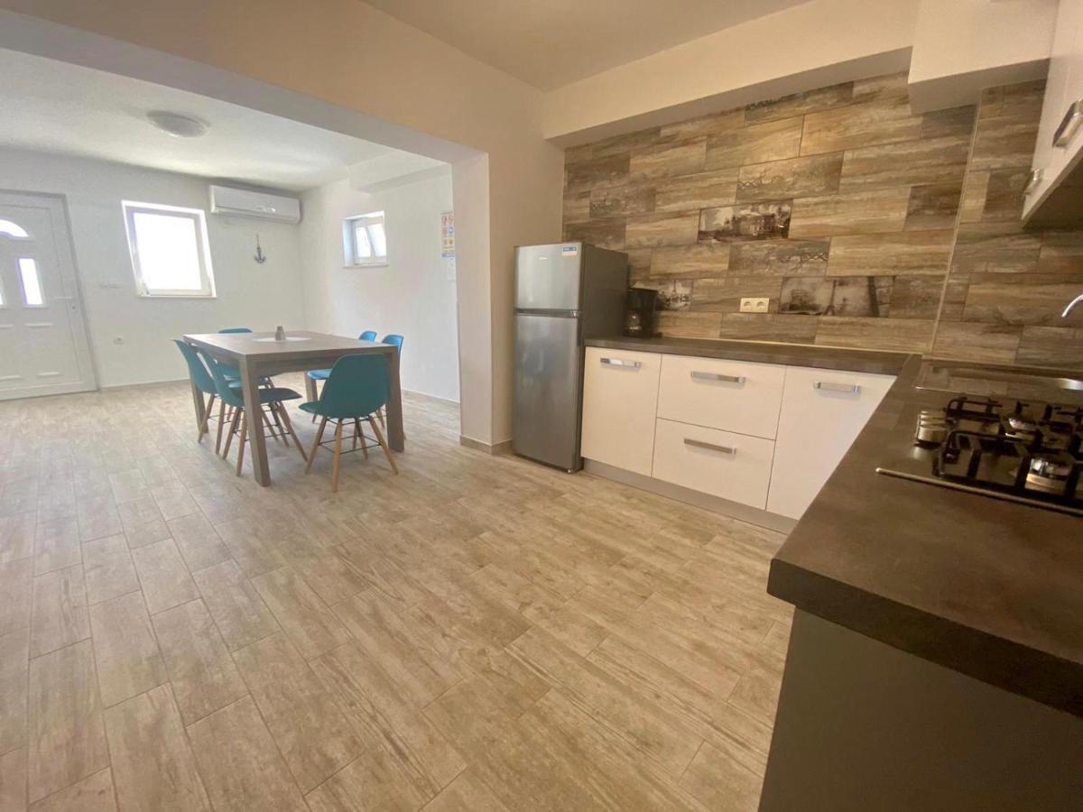 Apartments King - City Center Новаля Екстериор снимка
