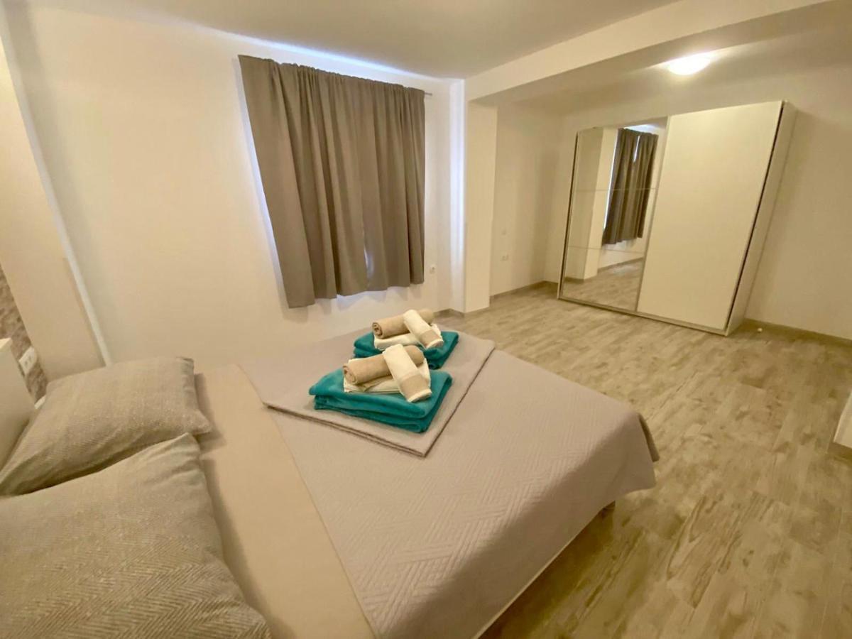 Apartments King - City Center Новаля Екстериор снимка