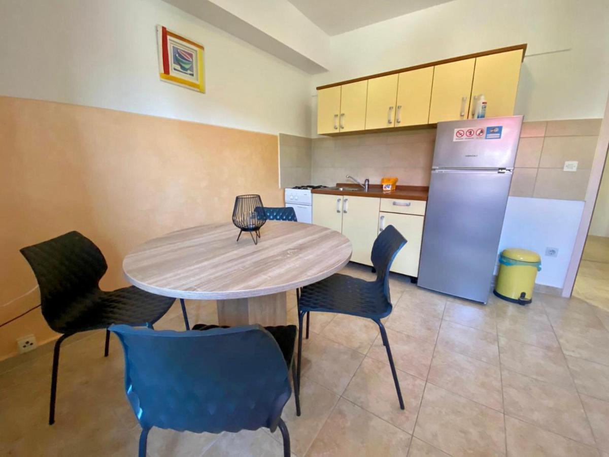 Apartments King - City Center Новаля Екстериор снимка