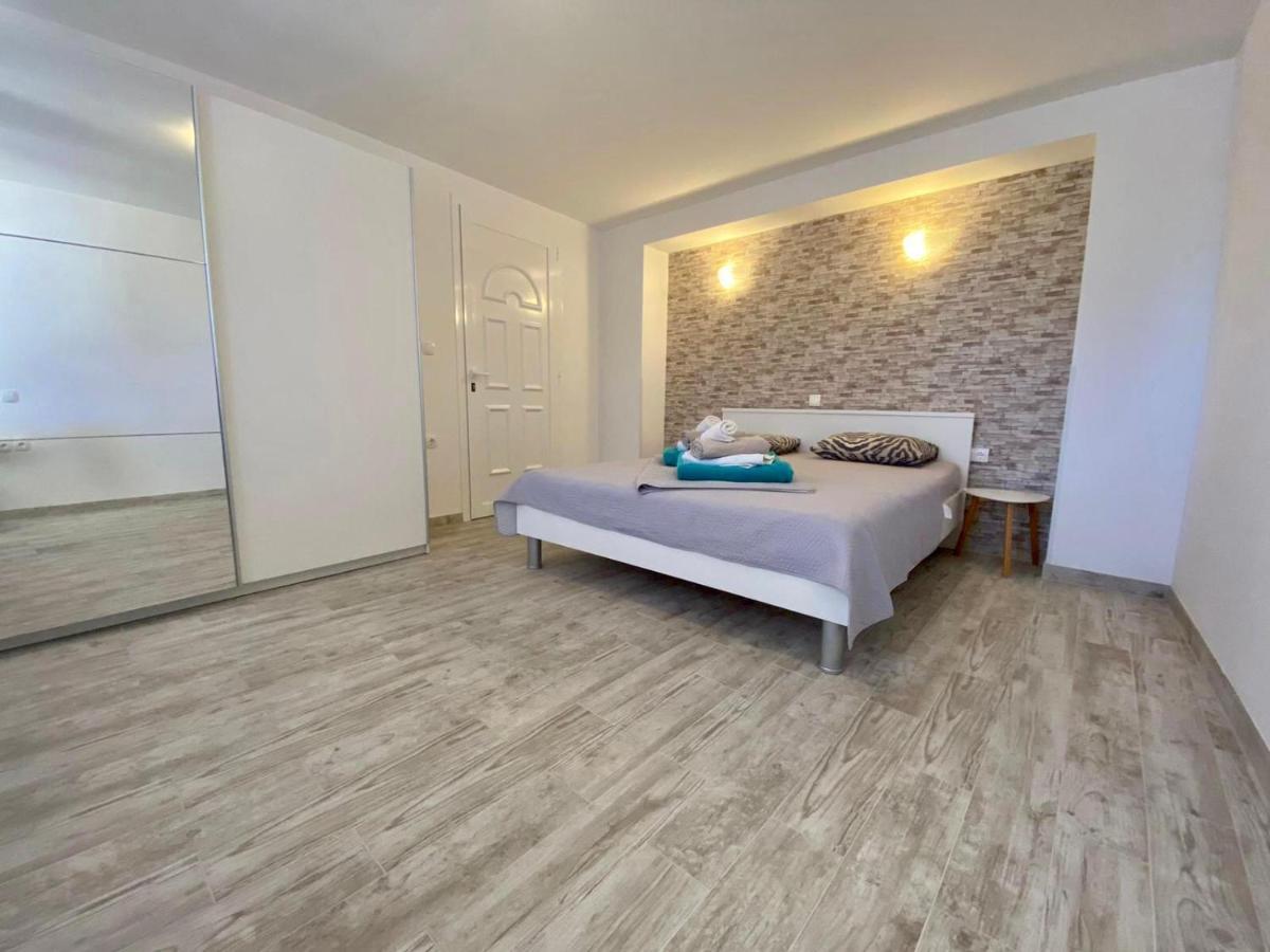 Apartments King - City Center Новаля Екстериор снимка