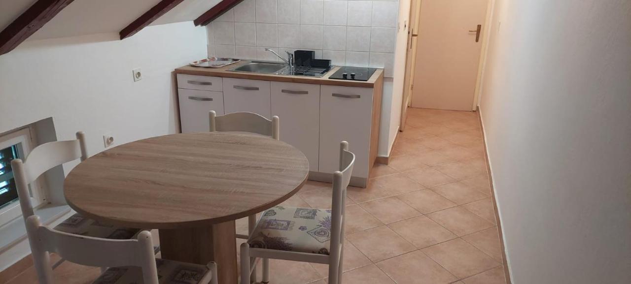 Apartments King - City Center Новаля Екстериор снимка
