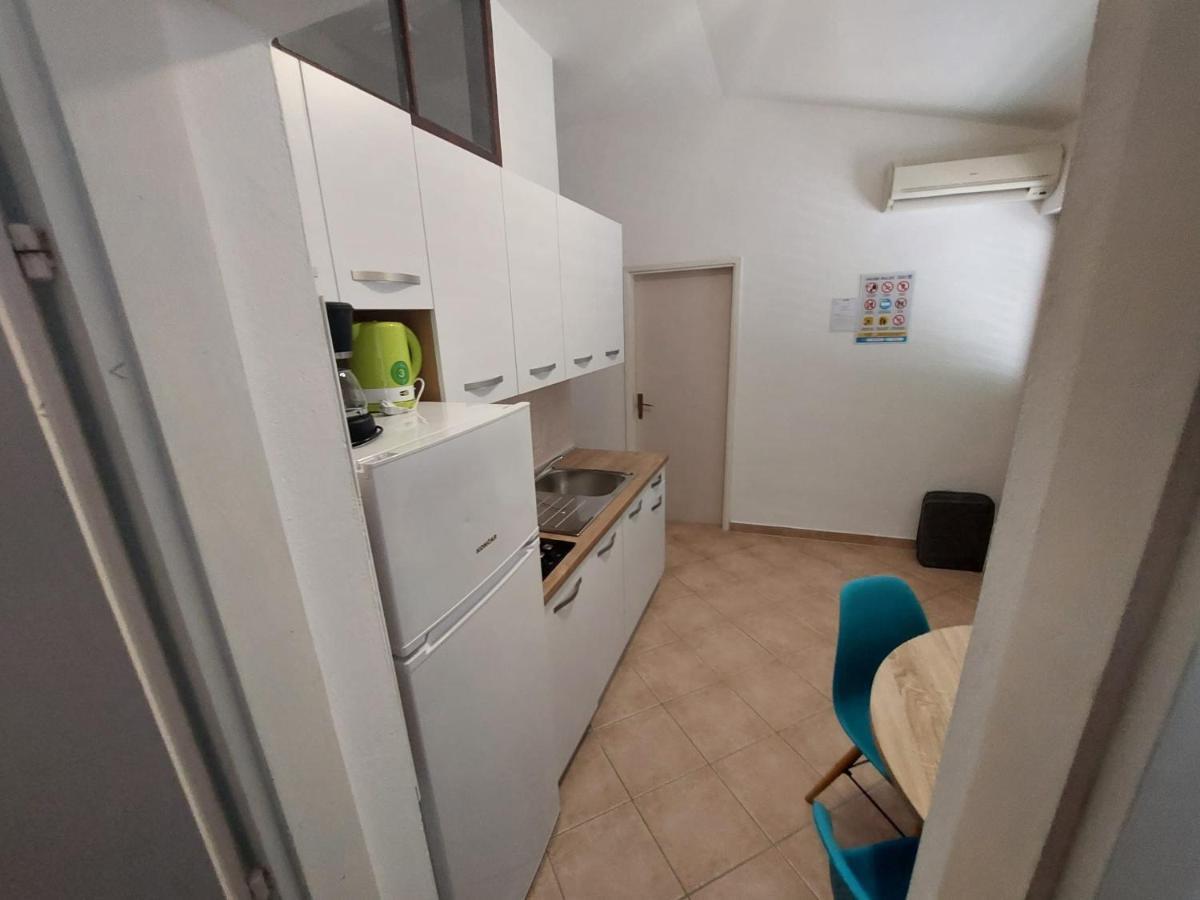 Apartments King - City Center Новаля Екстериор снимка